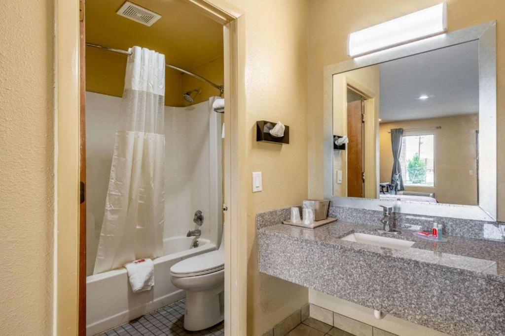 Southern Inn And Suites Spartanburg Eksteriør billede