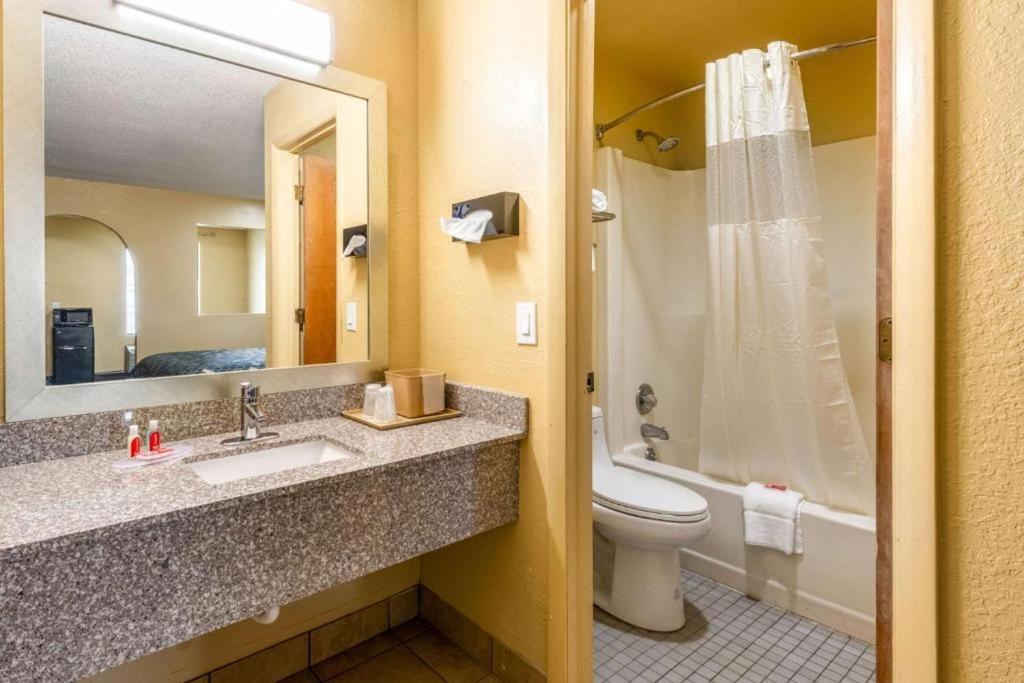Southern Inn And Suites Spartanburg Eksteriør billede