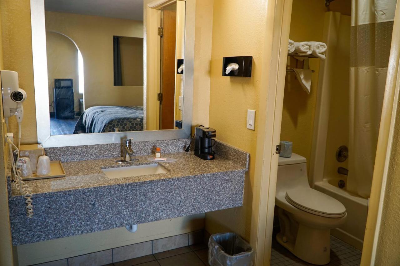 Southern Inn And Suites Spartanburg Eksteriør billede